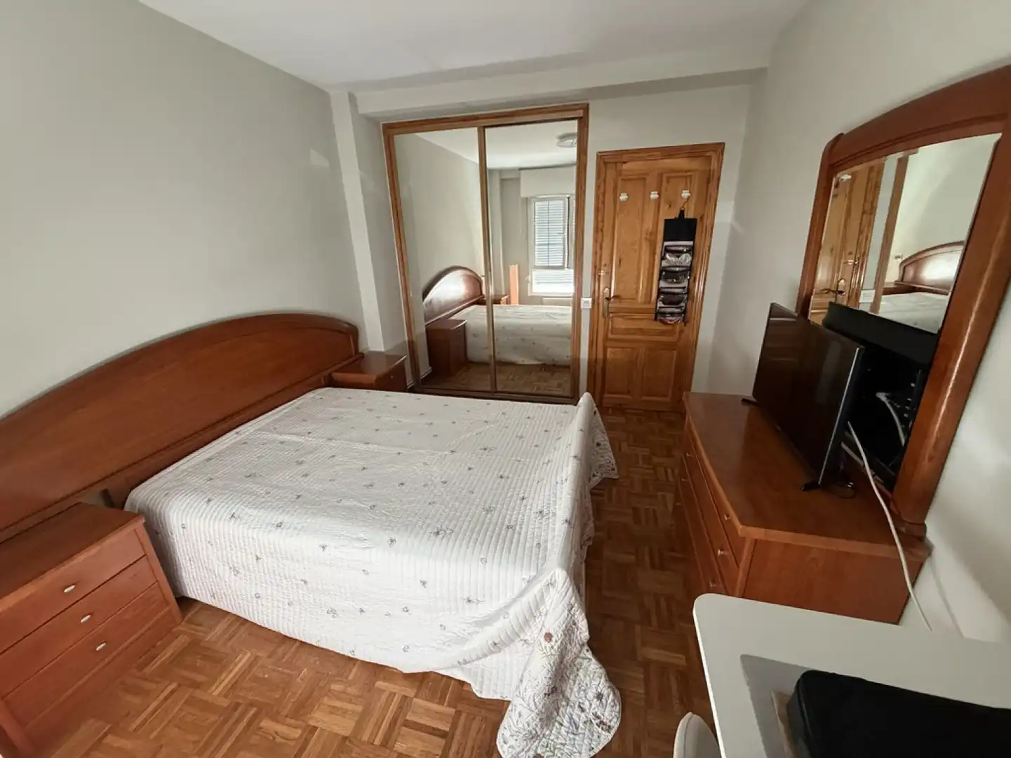 Dormitori de Pis de lloguer en Avilés amb Calefacció, Parquet i Moblat