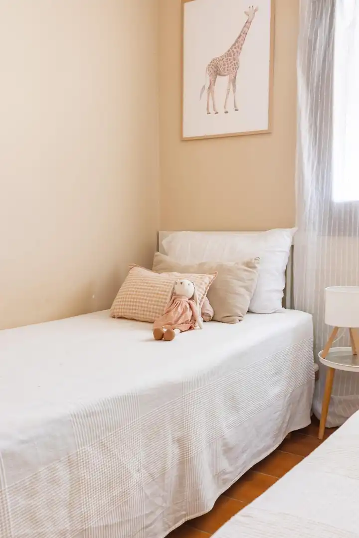 Habitación de Casa adosada en venta en Paterna con Calefacción, Jardín privado y Terraza