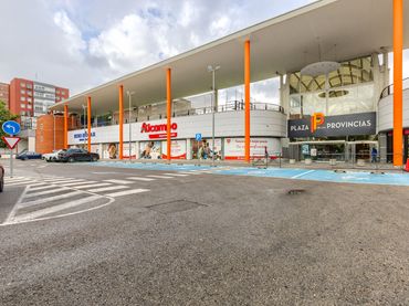 Local comercial en alquiler en Avenida de las Provincias 35