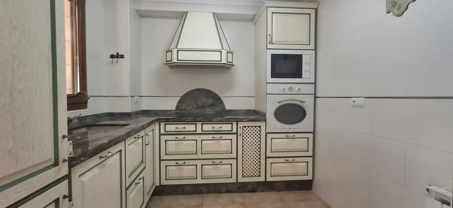 Cocina de Casa o chalet en venta en Santillana del Mar con Calefacción, Jardín privado y Parquet