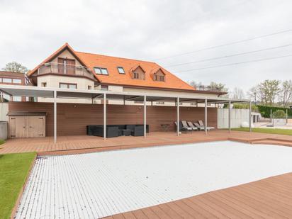 Piscina de Casa o xalet en venda en Mungia amb Piscina