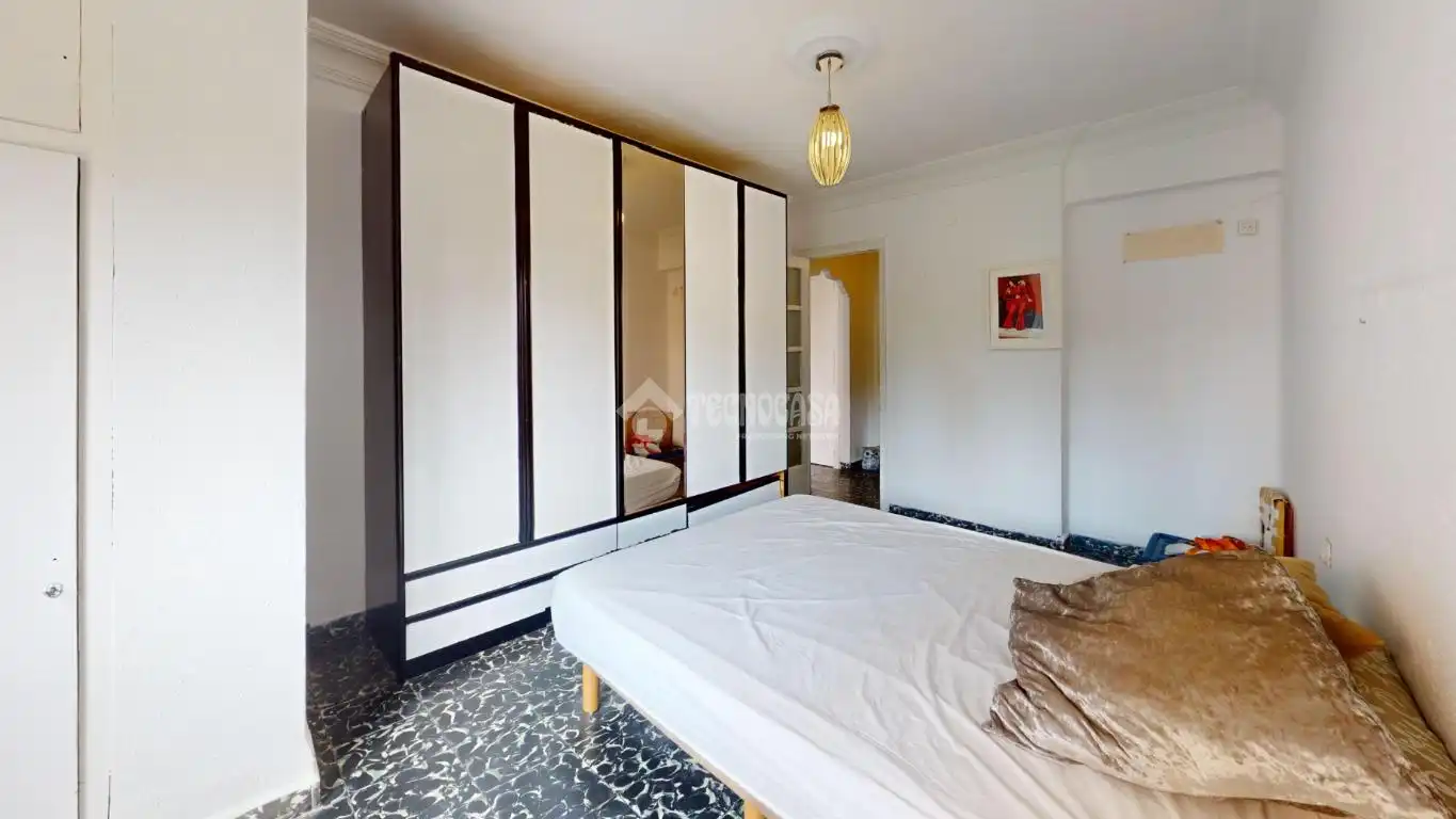 Habitación de Piso en venta en Valencia con Balcón