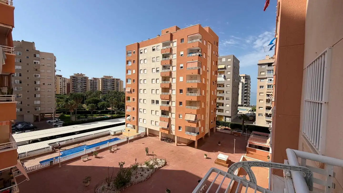 Vista exterior de Apartamento en venta en La Manga del Mar Menor con Aire acondicionado, Terraza y Piscina