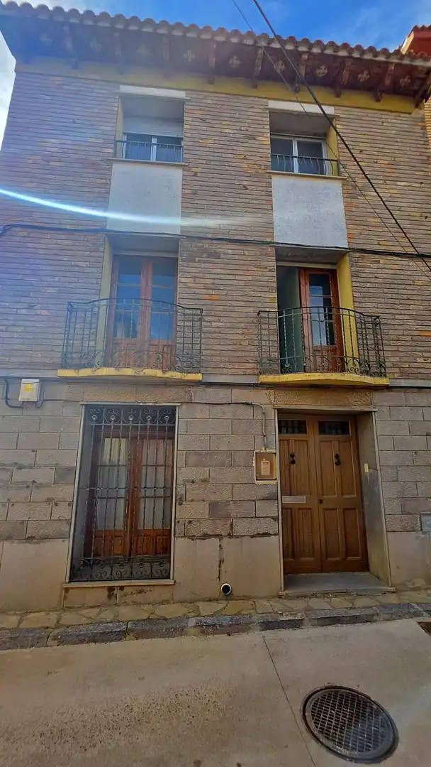 Vista exterior de Casa o xalet en venda en Cariñena amb Terrassa i Balcó