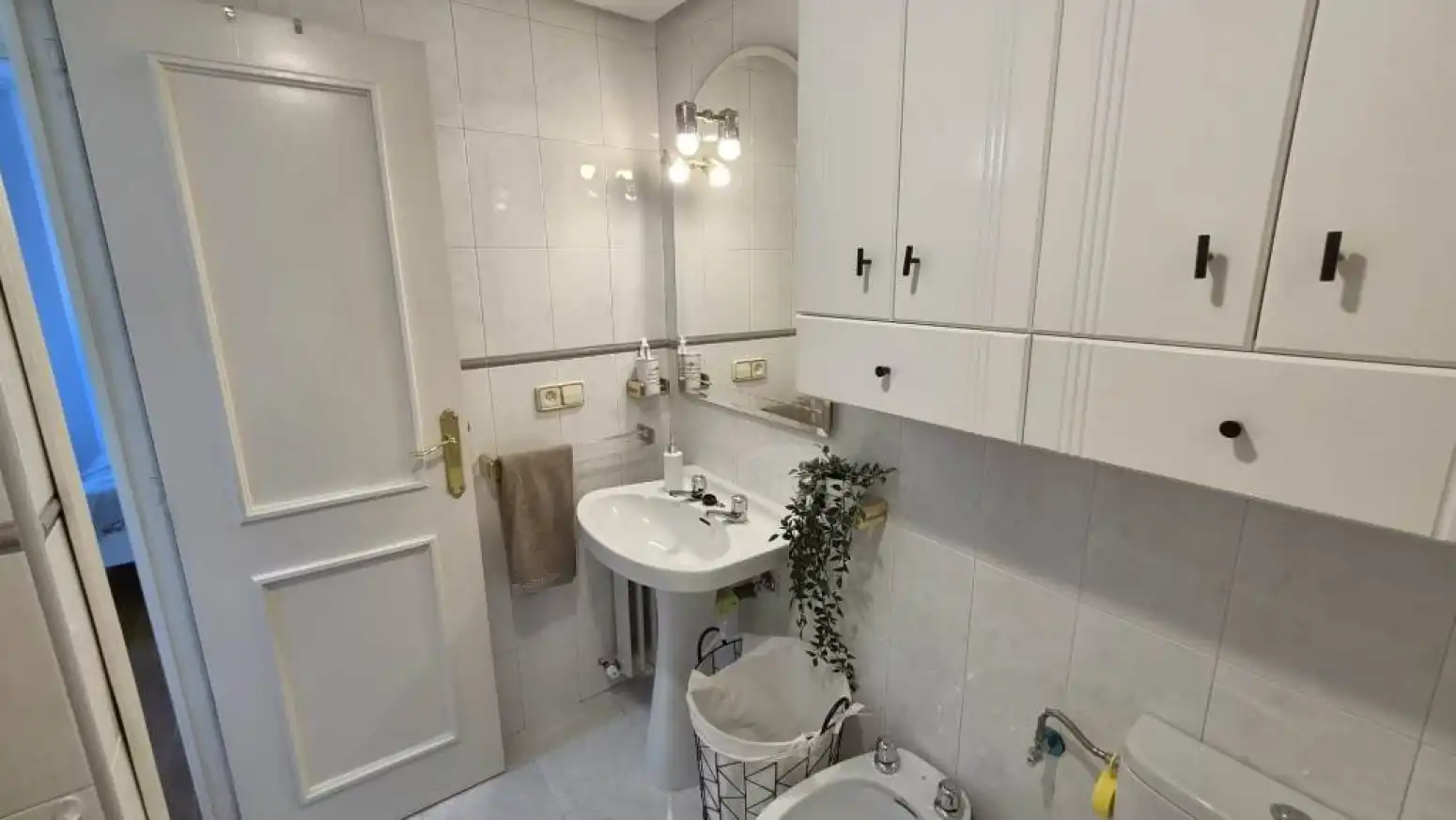 Baño de Piso de alquiler en Salamanca con Calefacción, Parquet y Amueblado