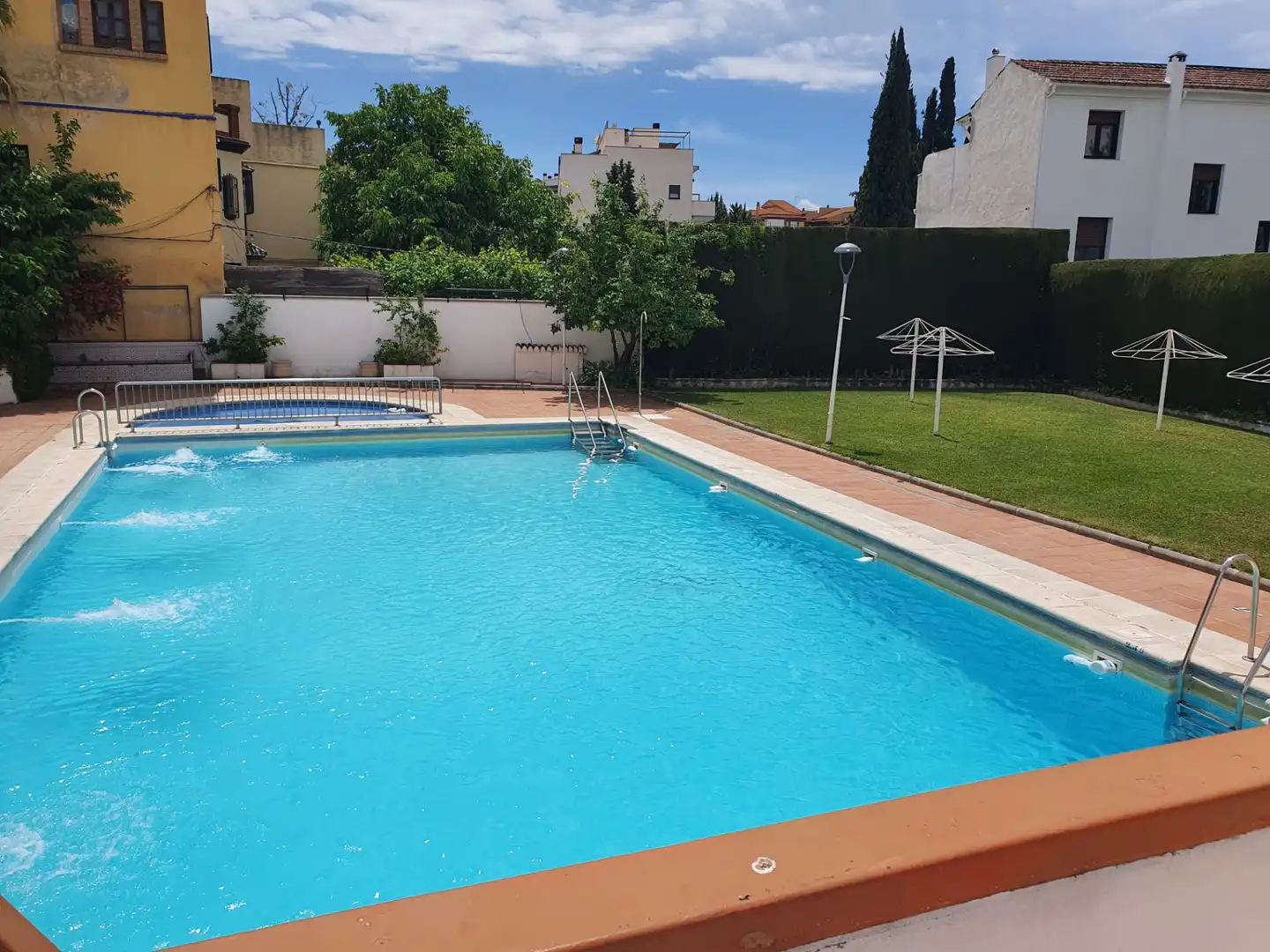 Piscina de Piso de alquiler en Granada con Calefacción, Horno y Lavadora