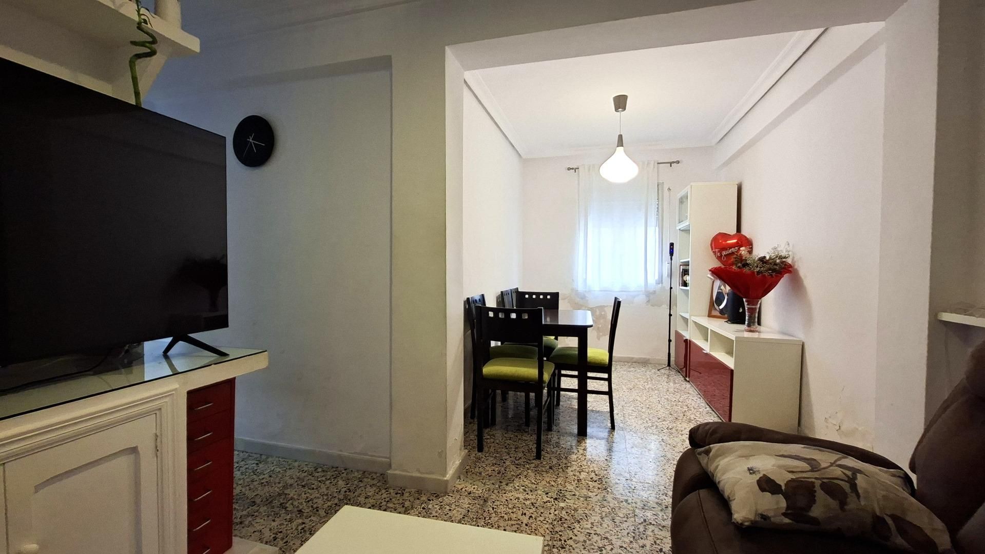 Flat for sale in Calle BRENES, Cruz Roja, Macarena