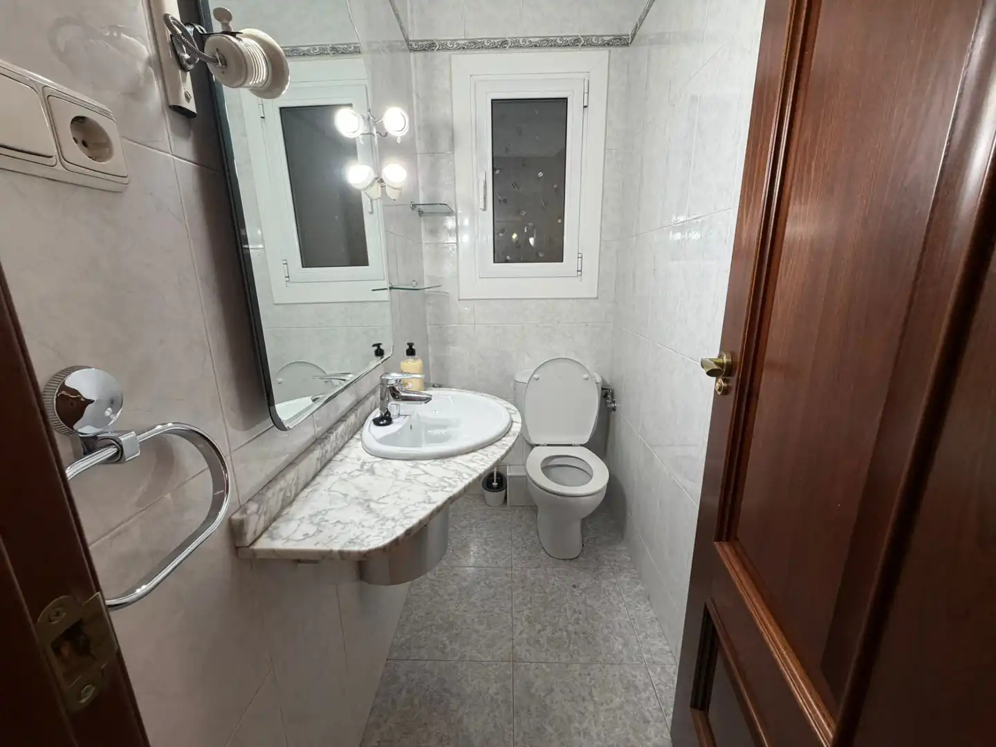 Bathroom of Flat for rent in Lleida  with Air Conditioner, Heating and Parquet flooring
