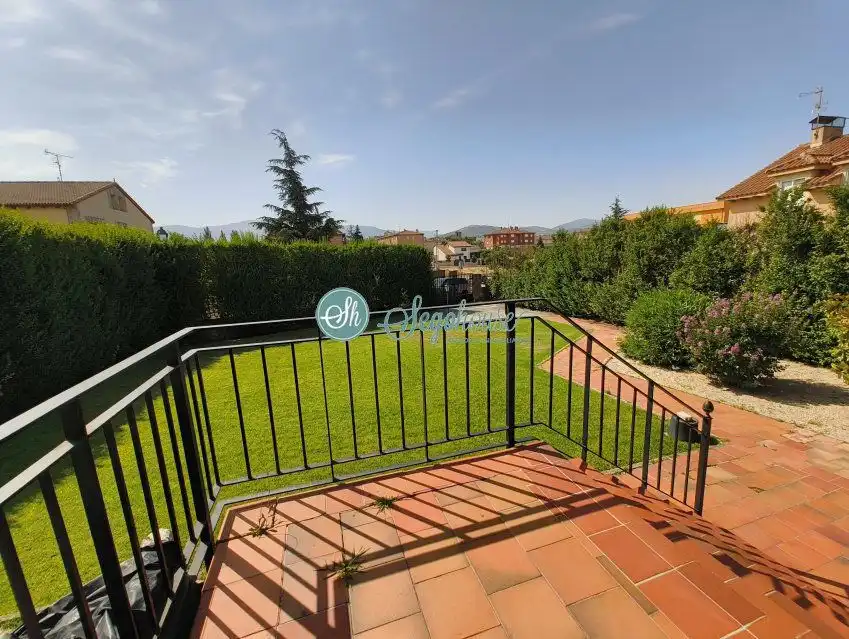 Jardín de Casa o chalet en venta en Palazuelos de Eresma con Calefacción, Terraza y Amueblado
