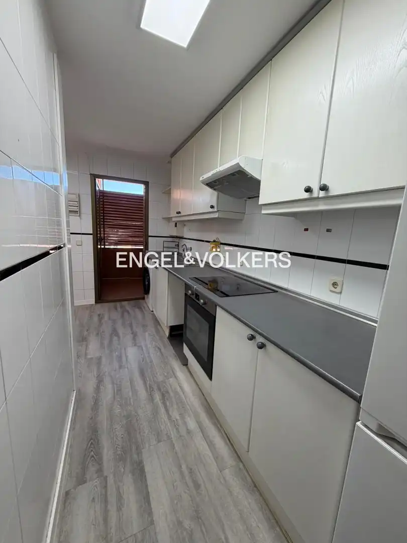 Ático de alquiler en Calle de Luis Rodríguez Ontiveros, Ensanche