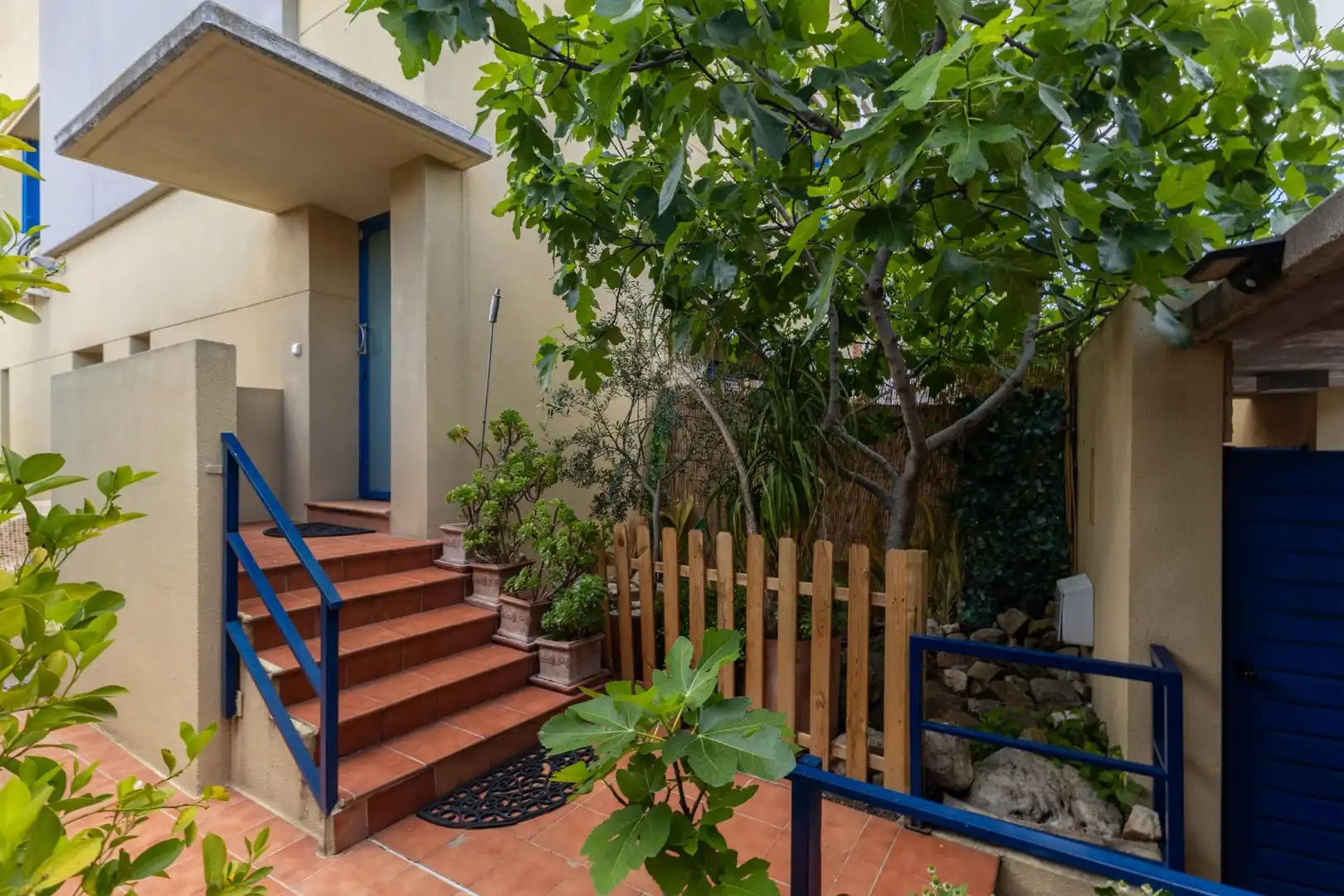 Vista exterior de Casa o xalet en venda en Madrid amb Aire condicionat, Calefacció i Jardí privat