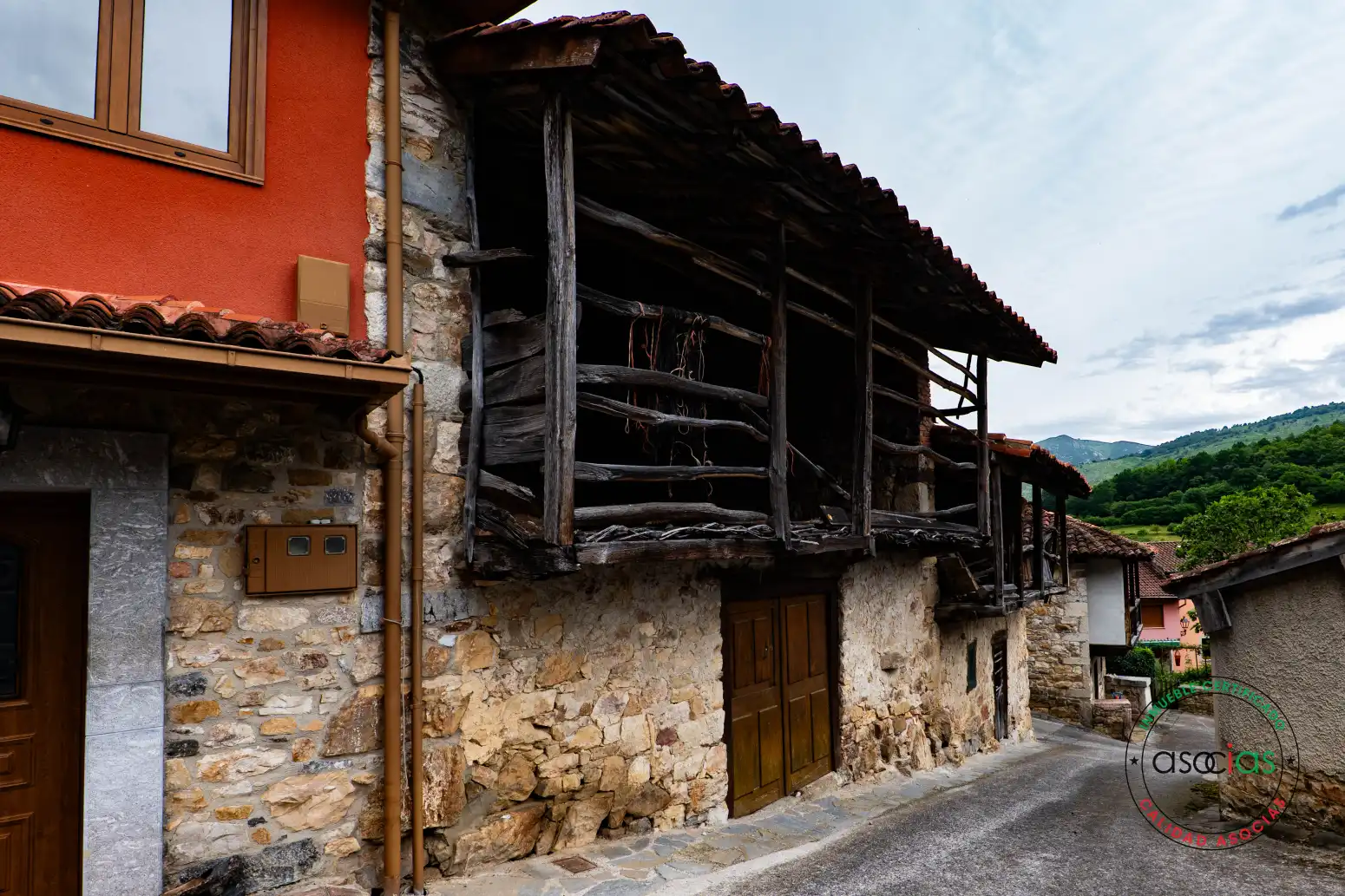 Vista exterior de Casa o chalet en venta en Sobrescobio