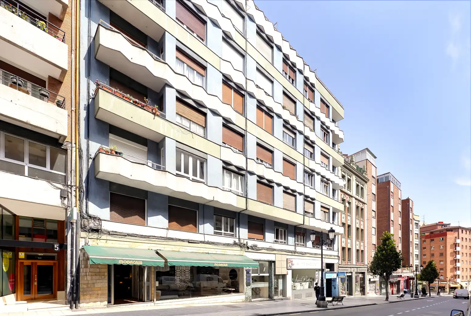 Vista exterior de Pis en venda en Oviedo  amb Calefacció