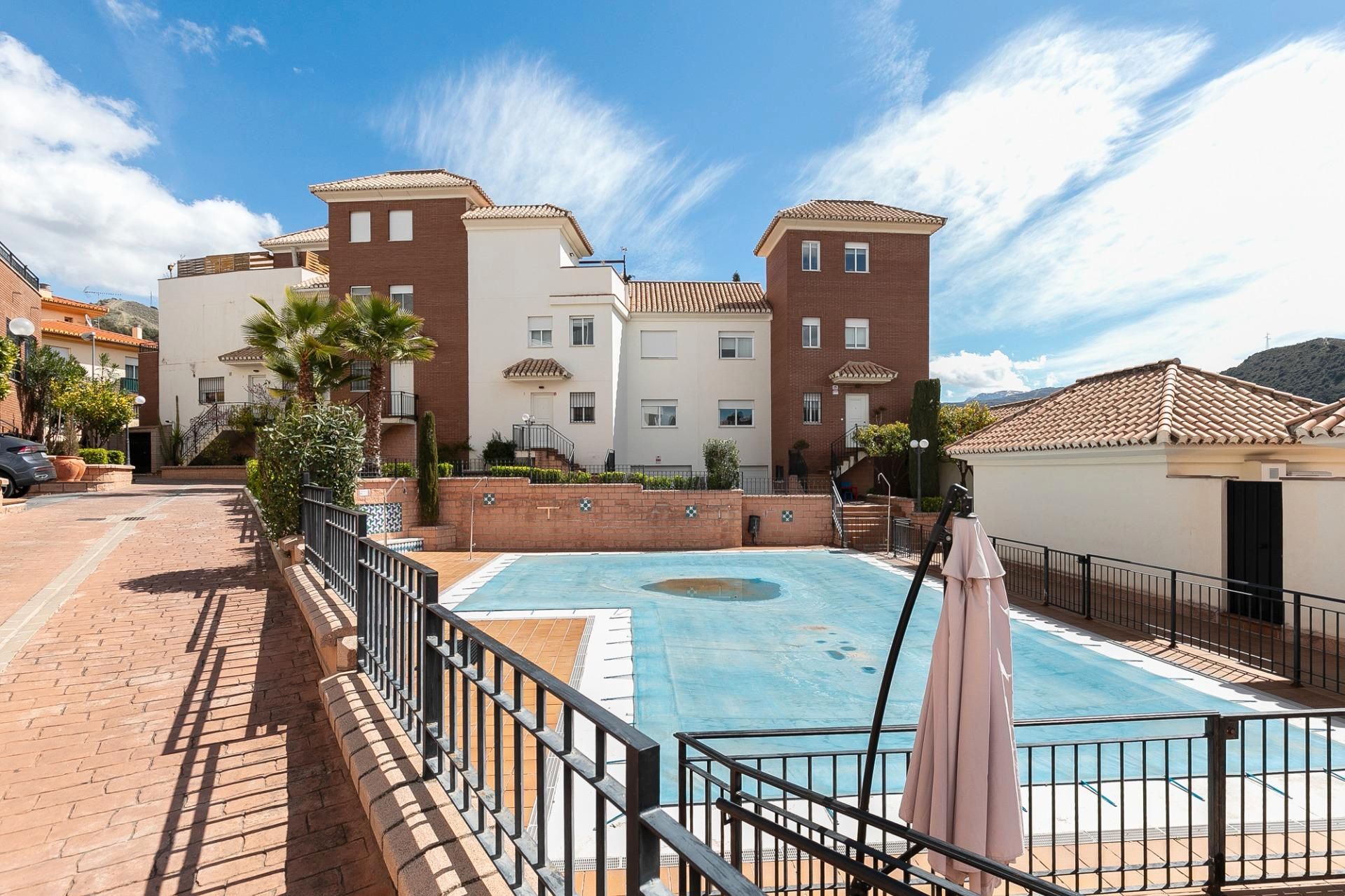 Exterior view of House or chalet for sale in  Granada Capital  with Air Conditioner, Heating and Terrace