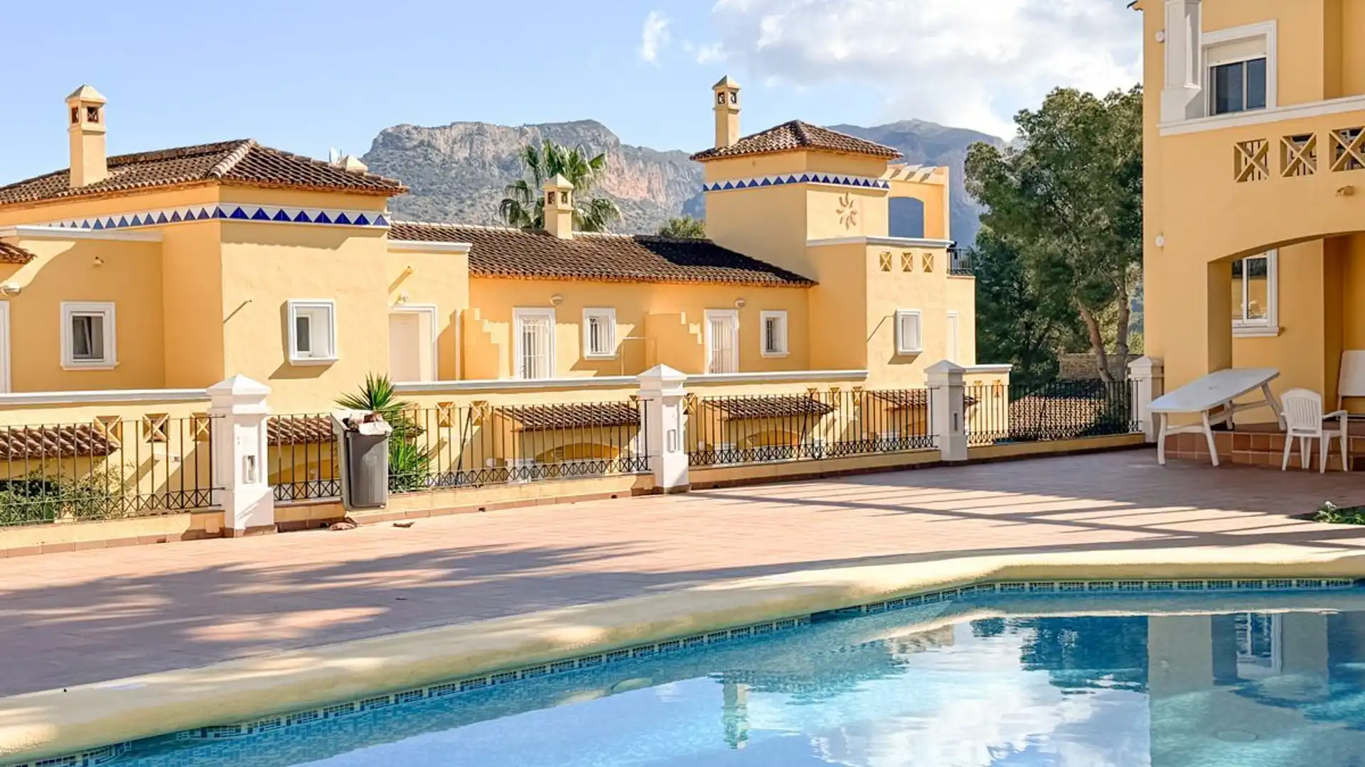 Vista exterior de Casa adosada en venta en Pedreguer con Jardín privado, Terraza y Amueblado