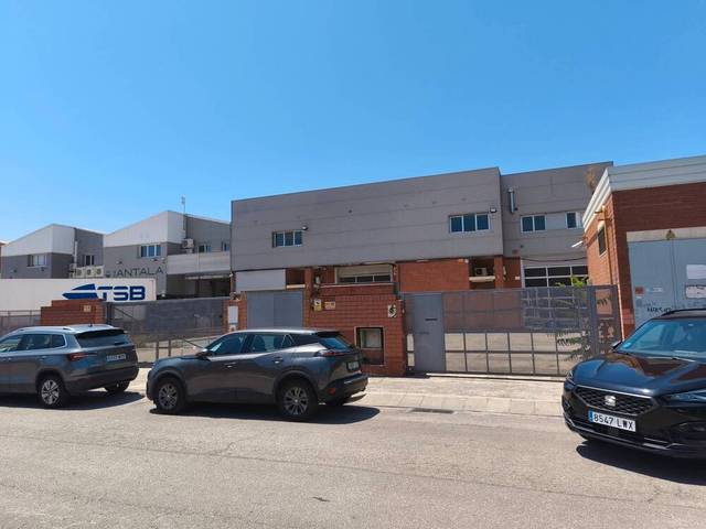 Nave industrial en Alquiler en Almeda - El Corte Inglés