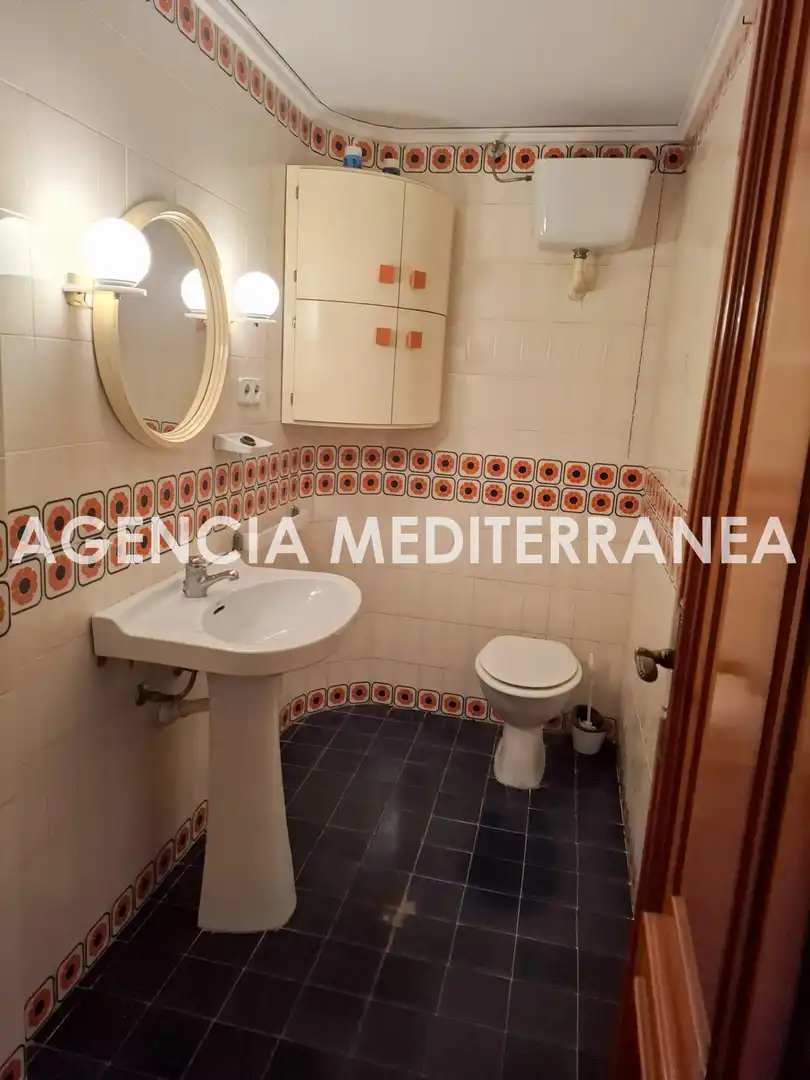Bany de Pis en venda en Oliva amb Traster i Balcó