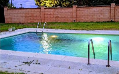 Swimming pool of House or chalet for sale in Badajoz Capital  with Air Conditioner, Heating and Private garden