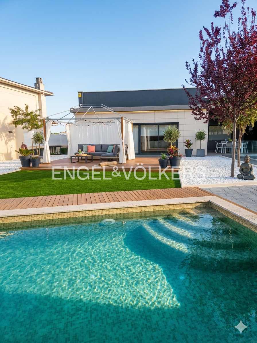 Terrassa de Casa o xalet en venda en Cubelles amb Aire condicionat, Calefacció i Jardí privat