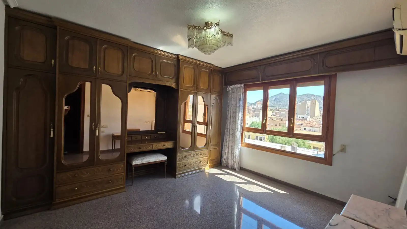 Habitación de Ático en venta en Elda con Aire acondicionado, Terraza y Balcón