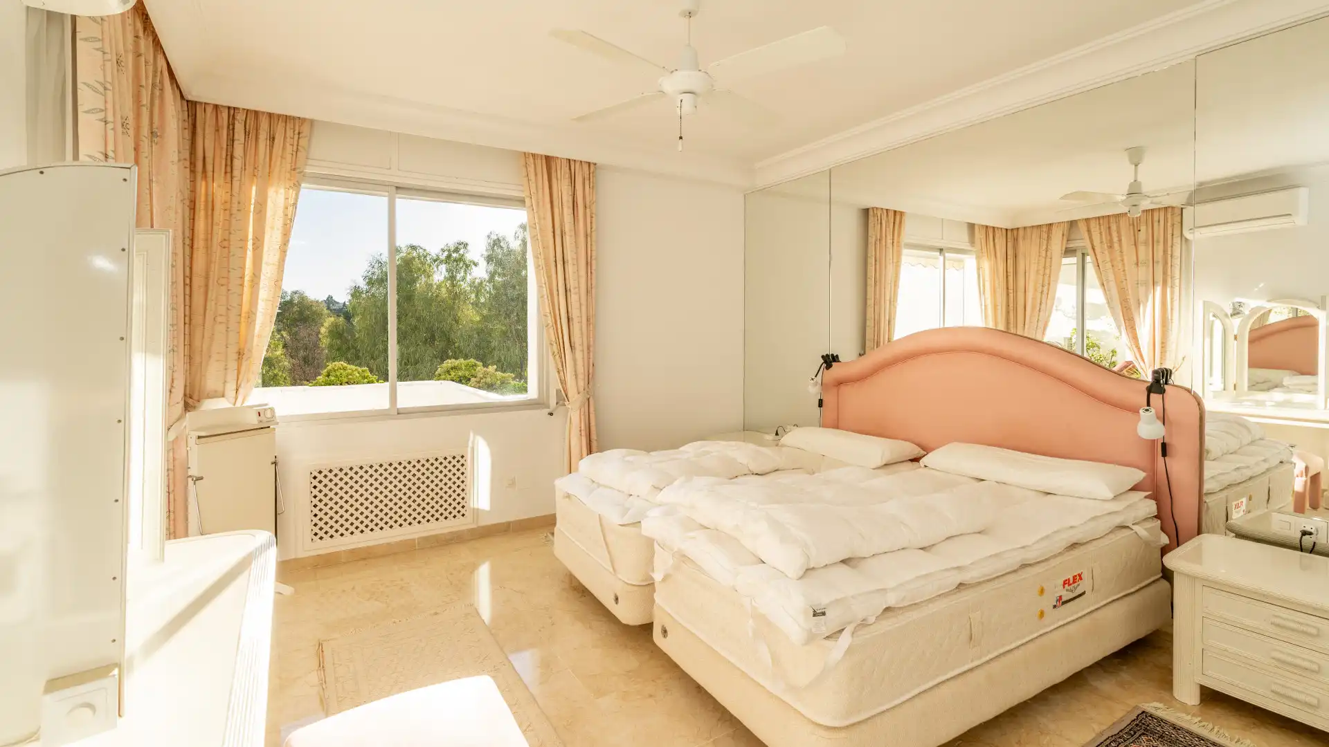 Habitación de Apartamento en venta en Marbella con Aire acondicionado, Terraza y Piscina