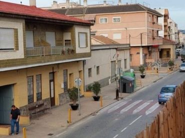 House with balcony for sale in Pedanías Este