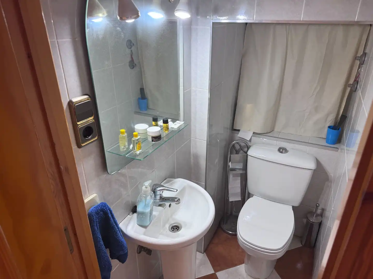 Badezimmer von Einfamilien-Reihenhaus zum Verkauf in Roquetas de Mar mit Klimaanlage
