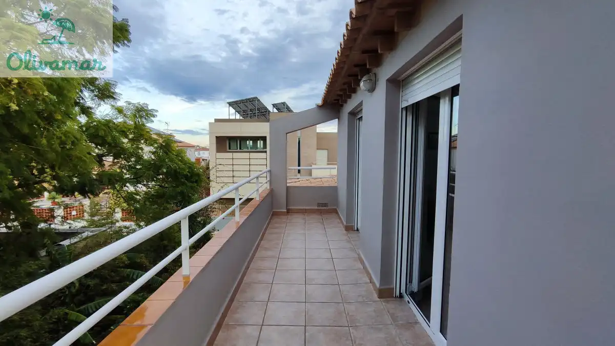 Terrassa de Casa o xalet en venda en Oliva amb Moblat