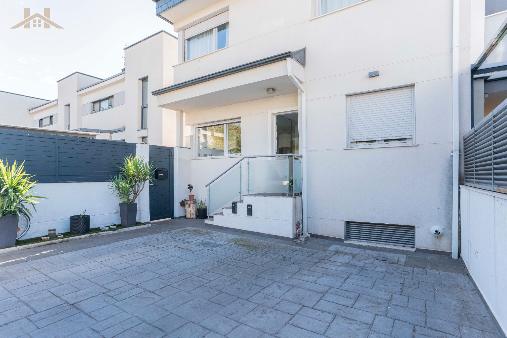 Vista exterior de Casa adosada en venda en Torrejón de Ardoz amb Moblat