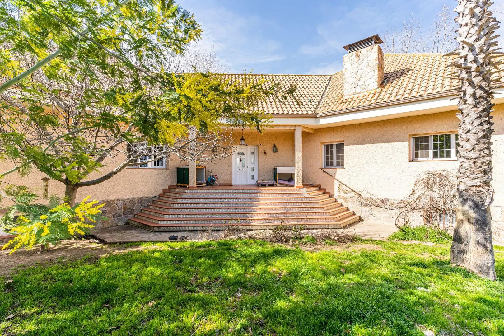 Vista exterior de Casa o chalet en venta en Fuente El Saz de Jarama con Aire acondicionado, Calefacción y Piscina