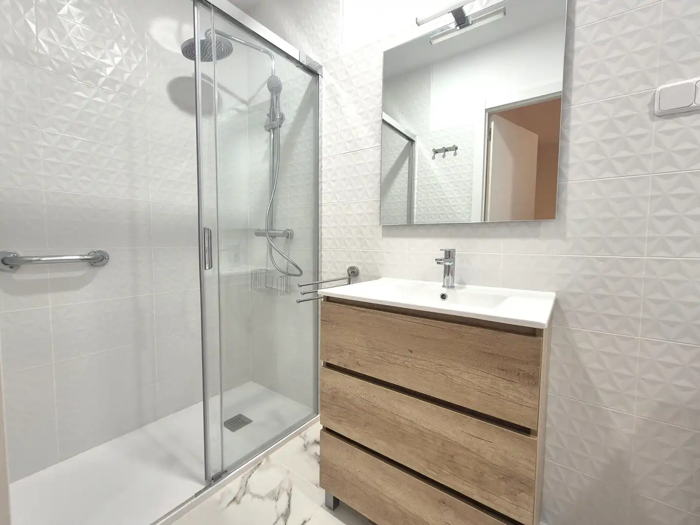 Bany de Apartament de lloguer en Madrid amb Calefacció i Rentadora