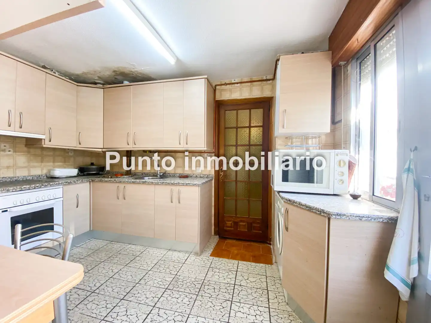 Cocina de Casa adosada en venta en Tudela de Duero con Calefacción, Jardín privado y Terraza