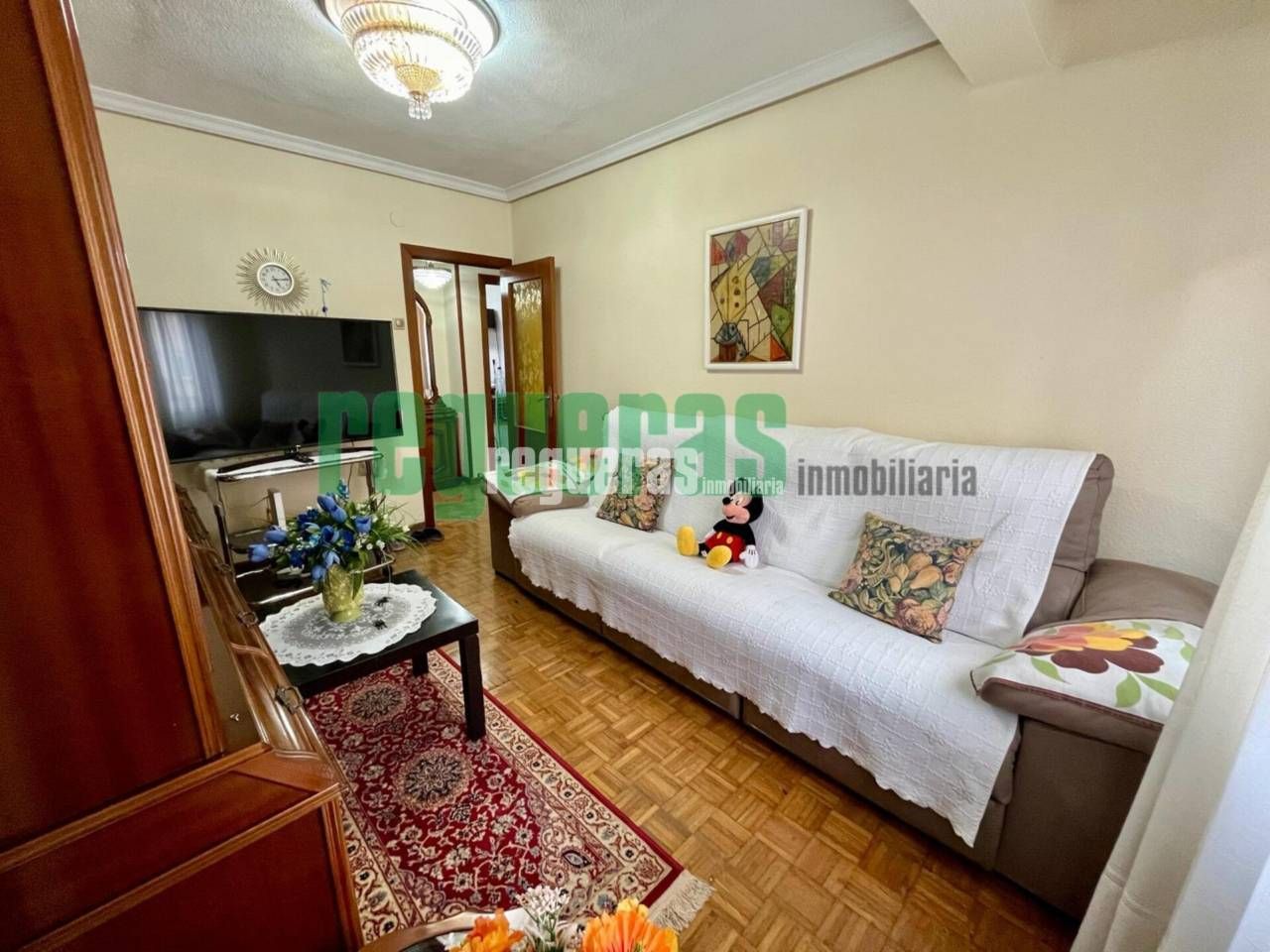 Sala de estar de Piso en venta en Avilés con Calefacción, Parquet y Amueblado