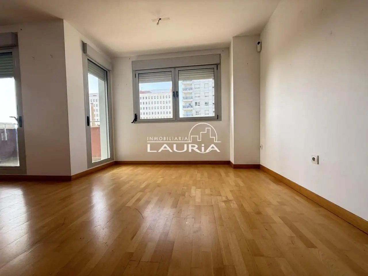 Exterior view of Flat for sale in Burjassot  with Air Conditioner, Heating and Private garden