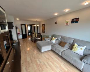 Living room of Flat for sale in  Valencia Capital  with Air Conditioner, Furnished and Oven