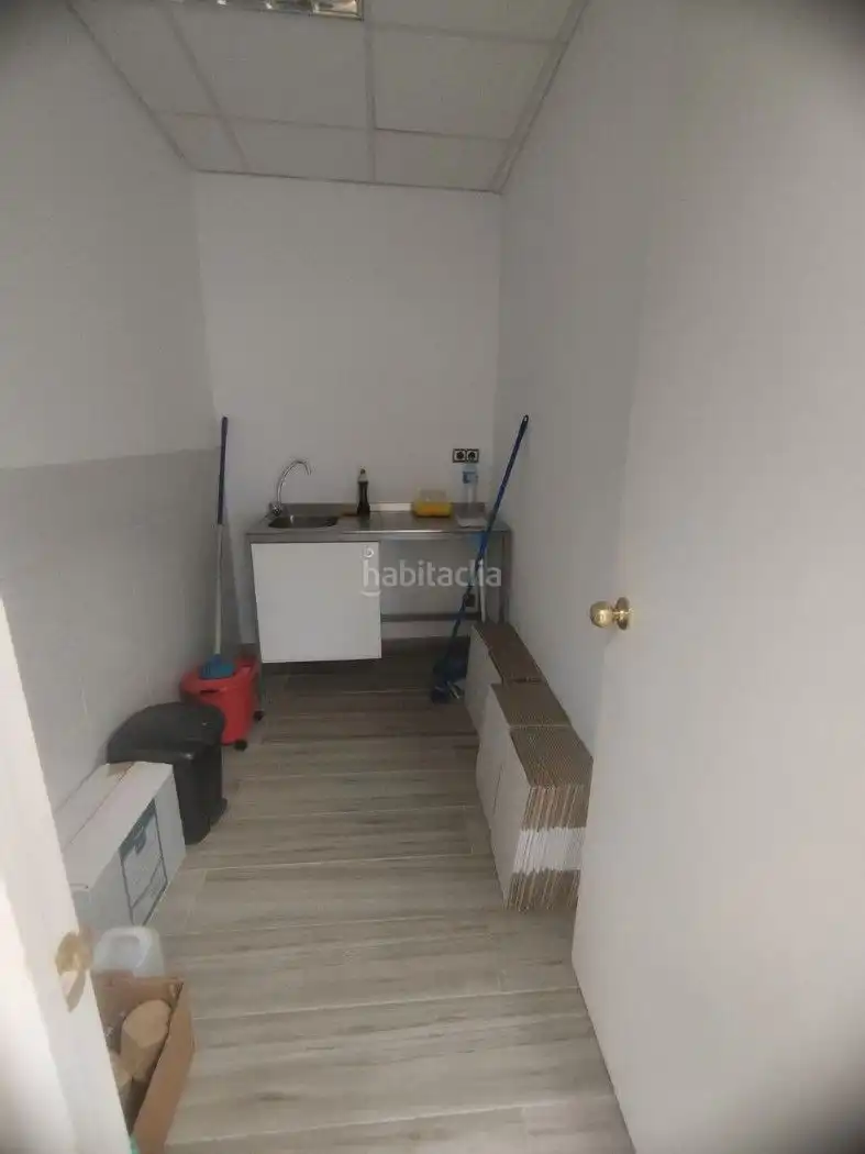 Local comercial en venda a Carrer de Joan Maragall 23, imagen 4