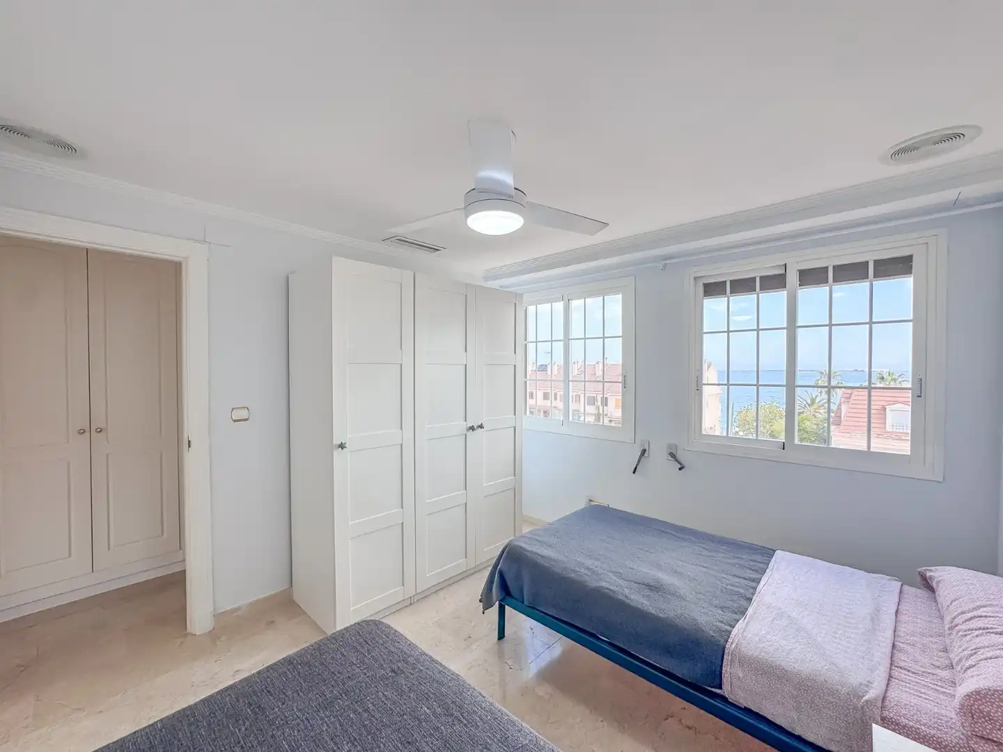Habitación de Dúplex de alquiler en Santa Pola con Terraza, Trastero y Piscina
