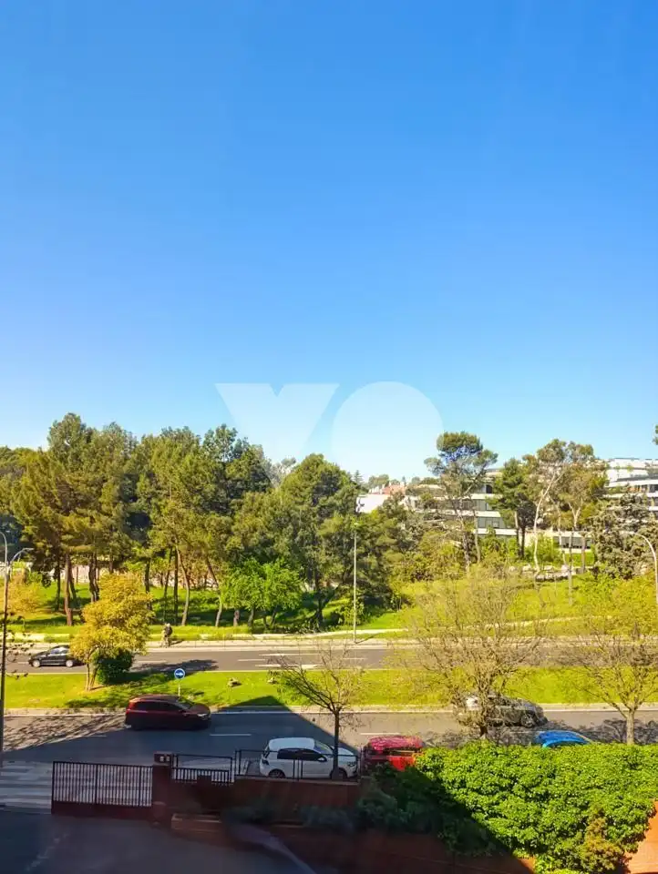 Außenansicht von Wohnung zum Verkauf in Madrid mit Heizung, Parkett und Terrasse