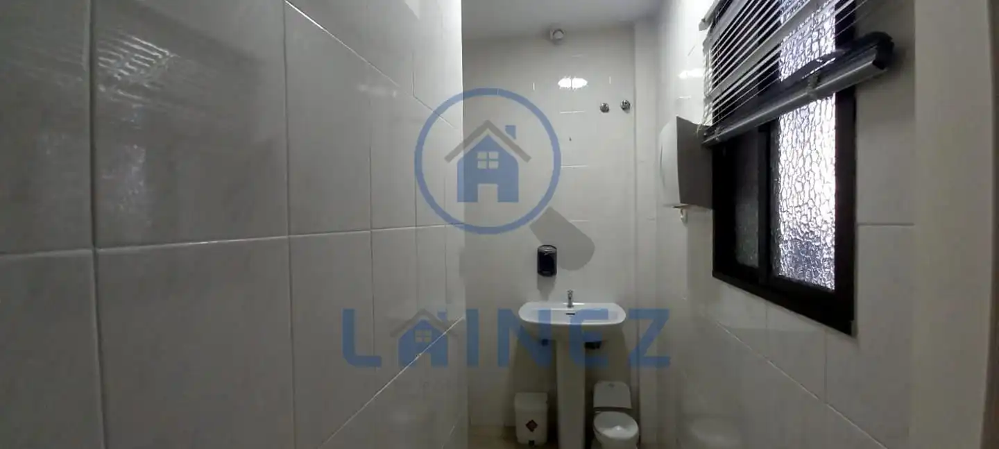 Baño de Local en venta en Alcaracejos con Aire acondicionado
