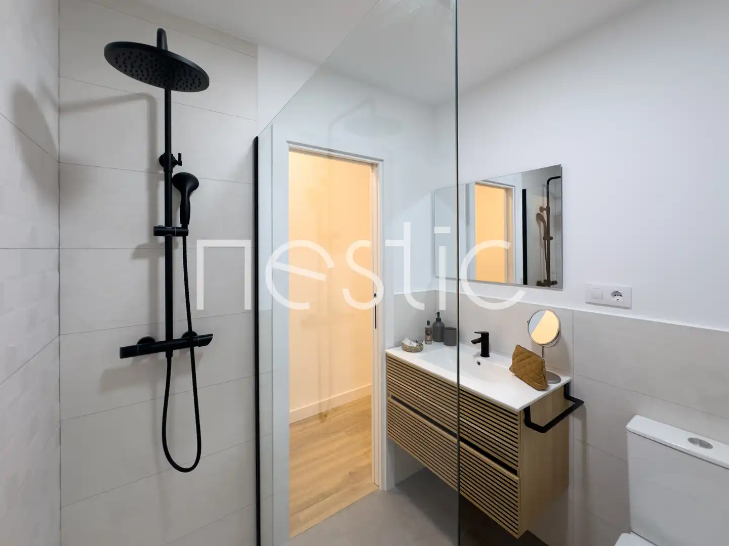 Bathroom of Apartments for rent in Madrid  with Heating, Furnished and Washing machine