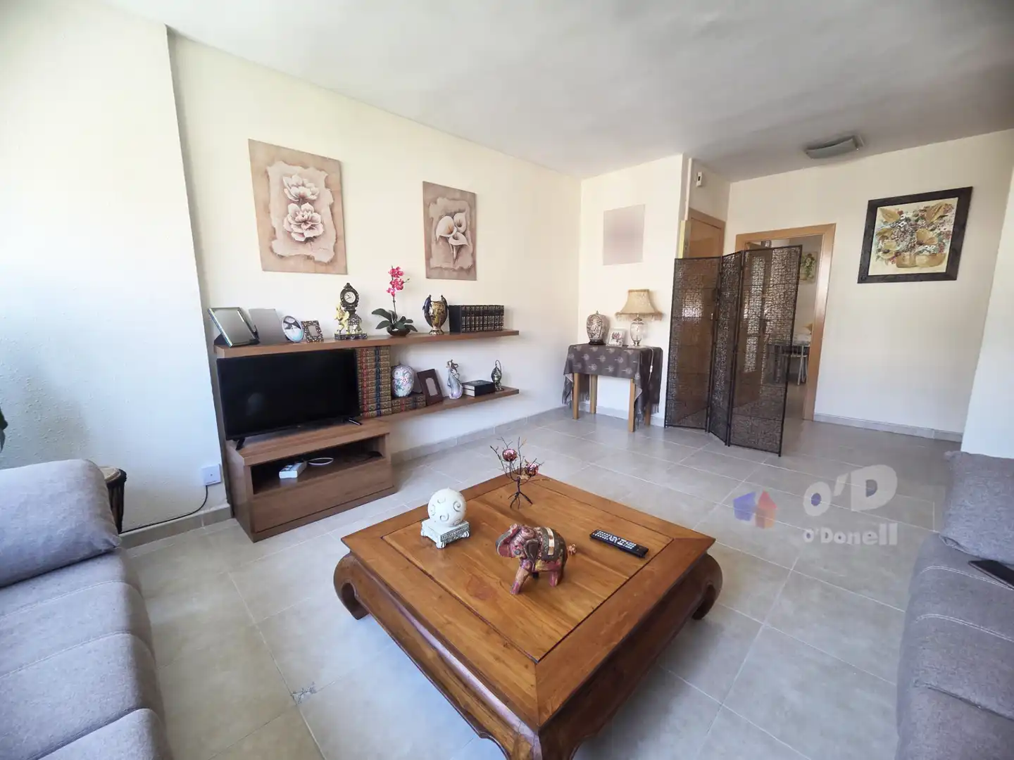 Sala d'estar de Pis en venda en Sant Boi de Llobregat amb Forn