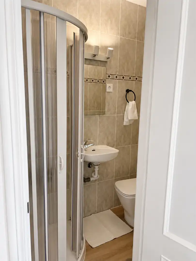 Baño de Piso de alquiler en Santa Cruz de Bezana con Terraza, Amueblado y Horno