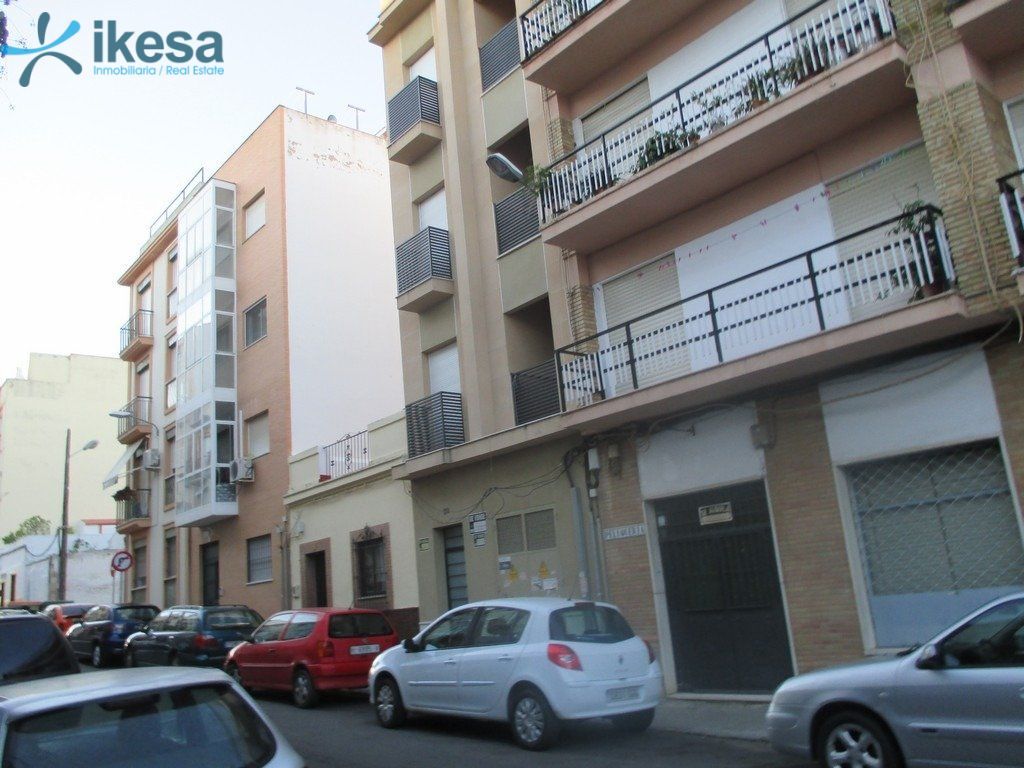 Vista exterior de Edifici en venda en  Huelva Capital