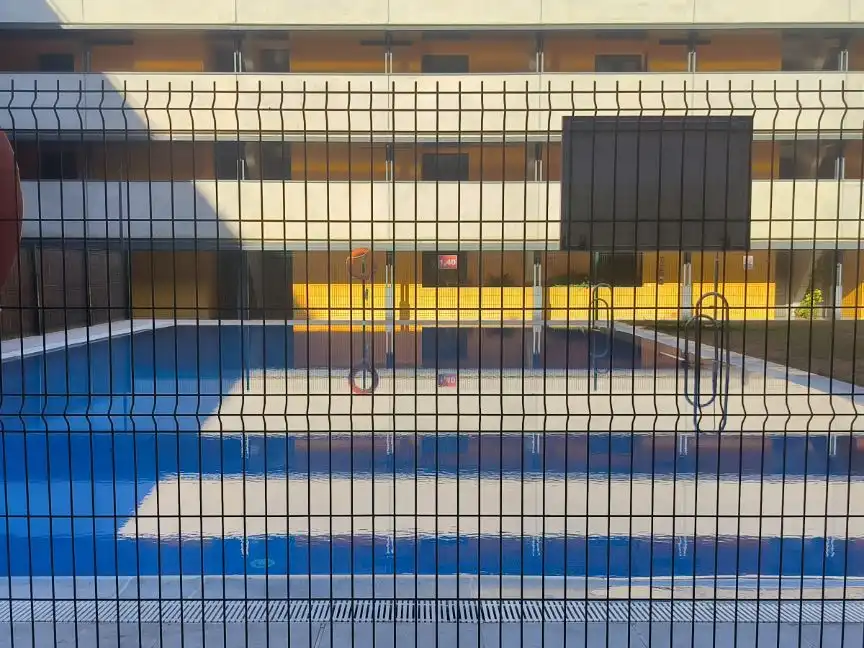 Schwimmbecken von Wohnung zum Verkauf in Camas mit Klimaanlage
