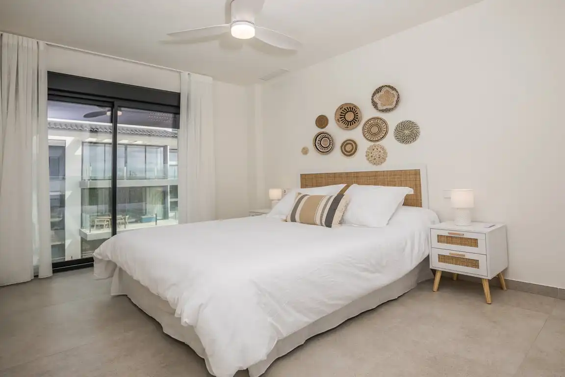 Schlafzimmer von Wohnungen zur Miete in Jávea / Xàbia mit Klimaanlage, Privatgarten und Schwimmbad