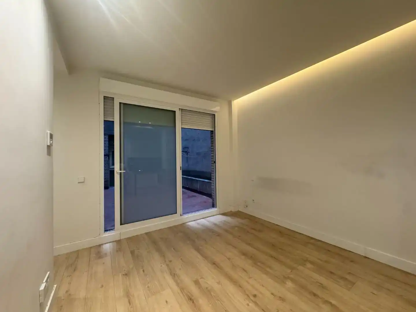 Sala d'estar de Pis en venda en  Madrid Capital amb Aire condicionat