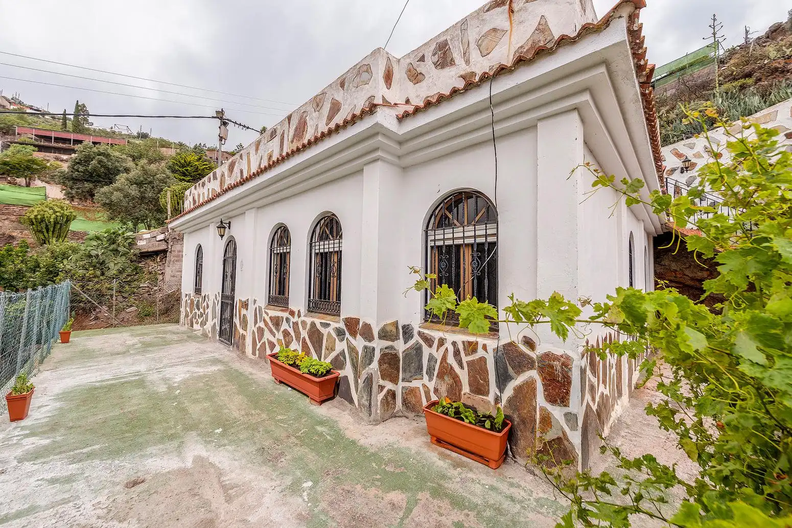Exterior view of Houses for sale in Ingenio  with Air Conditioner, Heating and Private garden