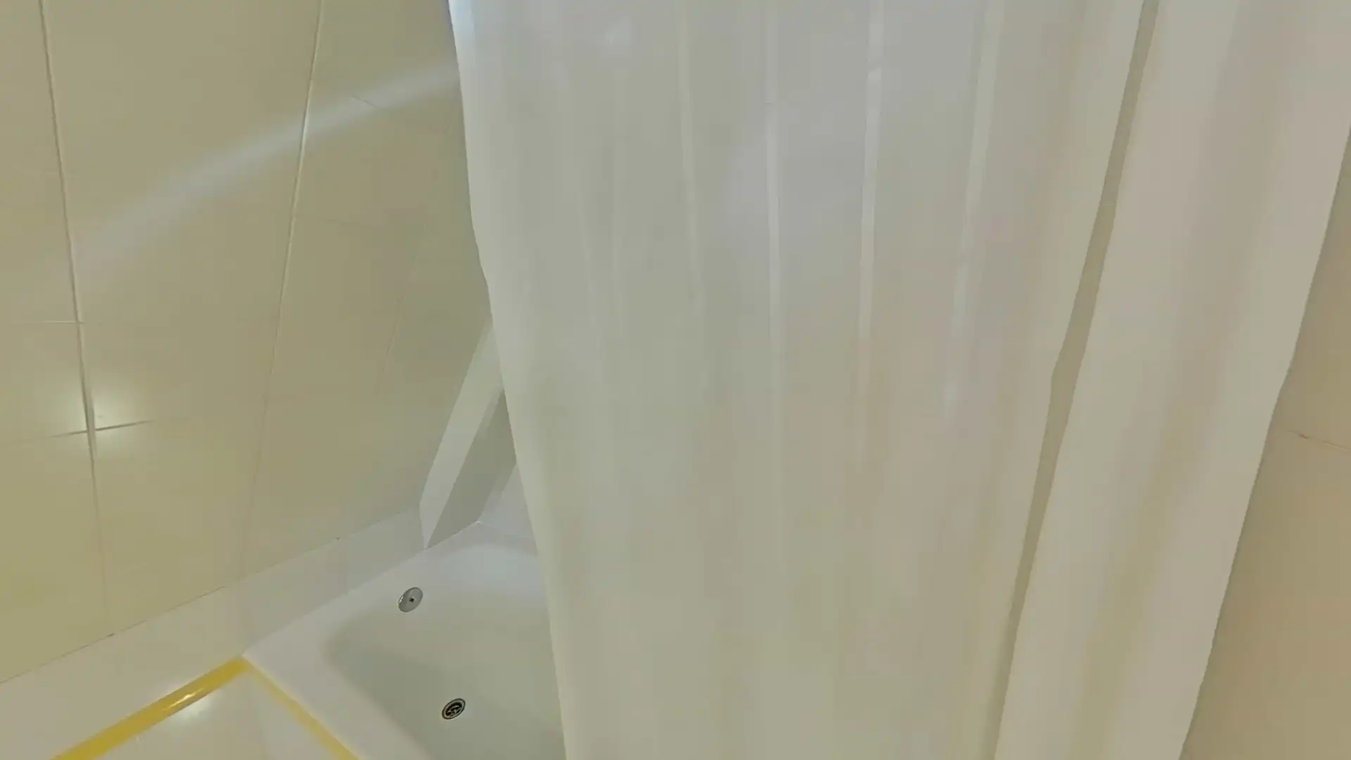 Bany de Casa o xalet en venda en Alhaurín de la Torre amb Aire condicionat, Calefacció i Jardí privat