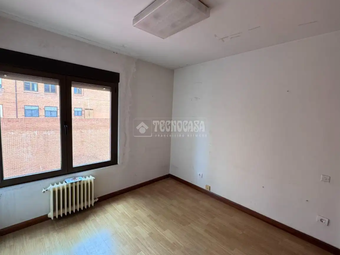 Schlafzimmer von Wohnung zum Verkauf in Valencia de Don Juan mit Heizung, Parkett und Terrasse