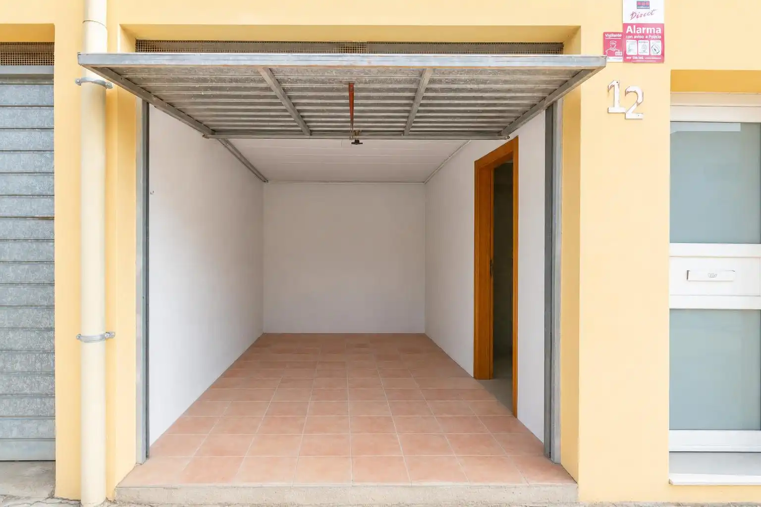 Parking of Houses for sale in Flaçà  with Air Conditioner and Heating